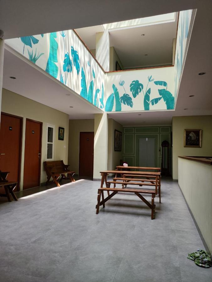Rumah Pondok Pinang Wisma tamu *